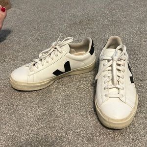 Veja leather sneaker